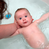 Как купать младенца?