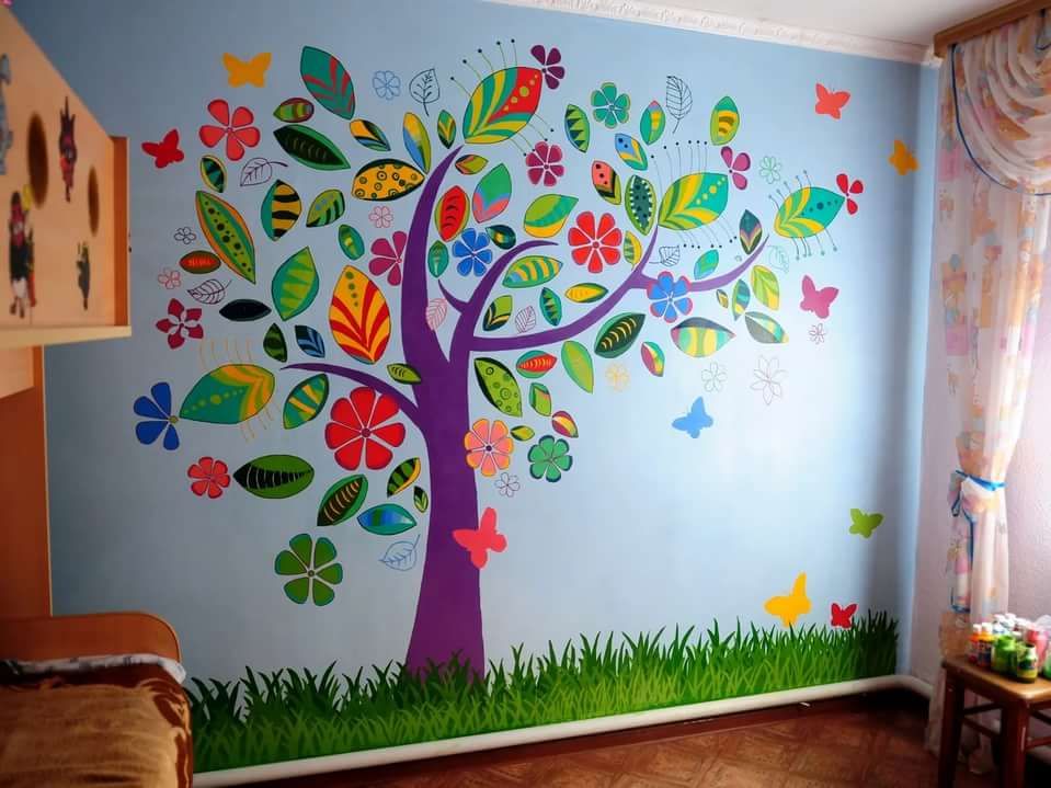 Рисунки на стенах в детском саду