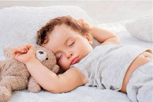 Как научить ребенка спать своей кровати